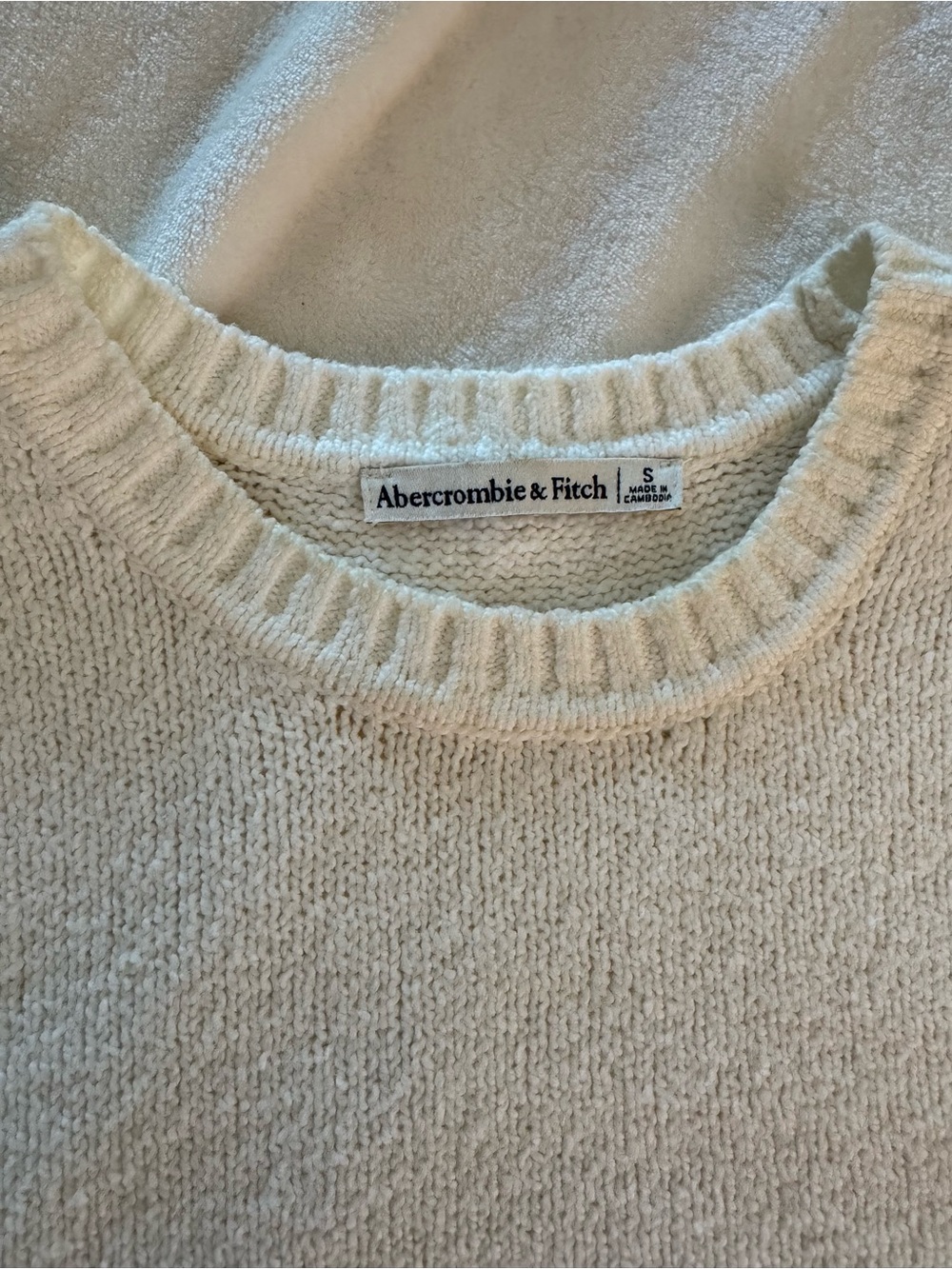Abercrombie & Fitch Cream Short Sleeve Crewneck Sweater - Picture 3 of 3